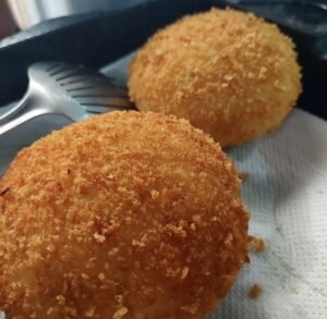 Bolinho de Presunto e Queijo com Requeijão