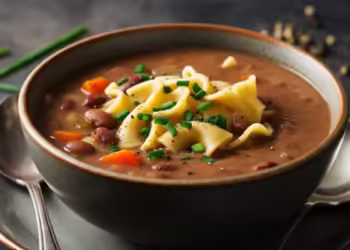 Sopa de Feijão com Macarrão Cremosa